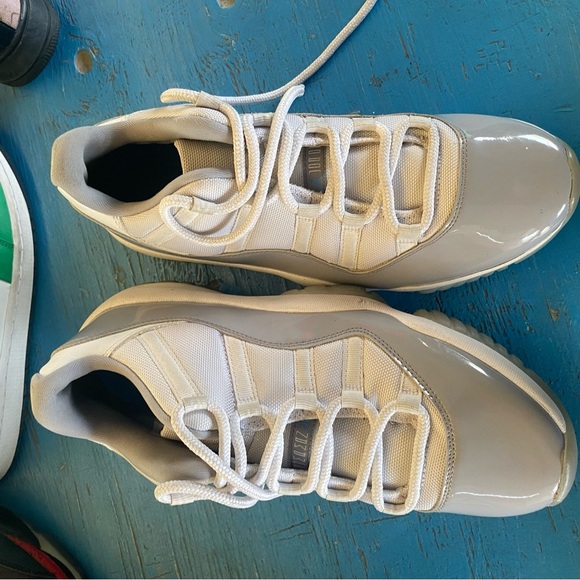 Jordan 11 RetroAthletic Shoes in Gray and White has scratches will negotiate - Picture 4 of 7